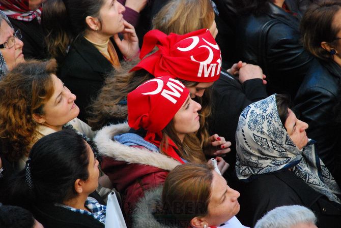 MHP LİDERi DEVLET BAHÇELİ AKHİSARLILAR İLE BULUŞTU